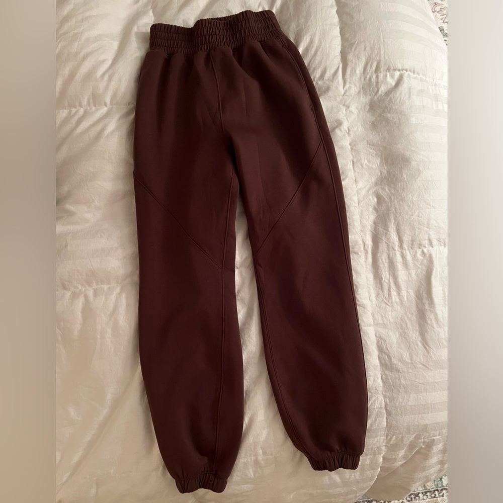 YPB Abercrombie sweatpants in brown. Size XS like brand new.